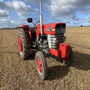 Tractor de Ruedas Massey Ferguson 175 4WD de Alta Potencia con Bomba Agrícola, Entrega Rápida, Calidad Premium y Rendimiento Duradero - Product Image 1