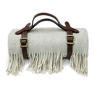 Cómoda manta de lana marfil con diseño de espiga para un aspecto moderno y elegante - Product Image 1