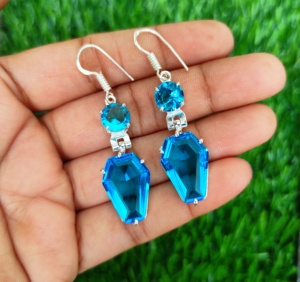 ต่างหูทรงโลงศพประดับโทแพซสีน้ำเงิน ชุบทอง 18K ทำมือ สไตล์โบฮีเมียน ประดับมุก ดีไซน์ทันสมัย เหมาะสำหรับงานแต่งงาน - Product Image 1