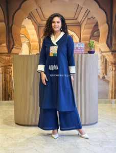 Impresionante conjunto de Kurta azul marino para mujer con pantalones Palazzo-Traje de fiesta étnico con bordado y detalle de borlas - Product Image 6