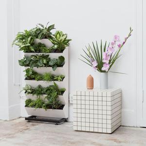 Florero de diseño de lujo decorativo de mesa para la decoración del hogar Florero de mesa de nuevo estilo a la venta - Product Image 1