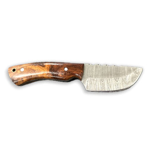 Cuchillo desollador de acero de Damasco hecho a medida para caza y pesca al aire libre con agarre y funda duraderos - Product Image 5