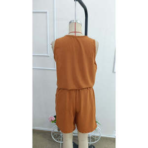 Ensemble deux pièces Aerobin pour femme, chemisier sans manches à col en V avec détails œillet et short, 35685 - Orange - Product Image 5