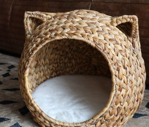 Casa de mascotas de jacinto de agua hecha a mano de Vietnam diseñada para animales pequeños y compradores conscientes del medio ambiente - Product Image 1