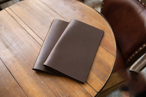 A4ขนาดไม้สำหรับ Use-ALM-0034B คาเฟ่ A5โฟลเดอร์เมนูแบบกำหนดเองปกหนังตัวอักษรครึ่งตัวอักษรสำหรับร้านอาหารโรงแรมเมนูแบบแฮนด์เมด - Product Image 5