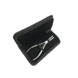 Alicates para Extensiones de Cabello con Cinta Adhesiva, Acabado Mate, Acero Inoxidable de Grado Quirúrgico, con Estuche de Cuero y Logotipo Personalizado - Product Image 3