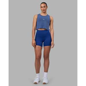 Camiseta sin mangas de punto de algodón FLX en azul medianoche lavado y blanco, transpirable, con detalle de botones frontales estampados - Product Image 2