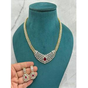 ชุดต่างหูสร้อยคอทองเหลืองชุบทองทันสมัยรูปเพชรโมอิสสวยงามสำหรับผู้หญิงของขวัญงานแต่งงานแบบดั้งเดิม - Product Image 1