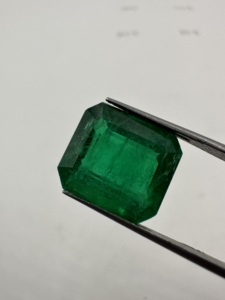 Color verde vivo de grado superior de calidad superior sin tratar AAA Natural Zambian Emerald Cut 7,63 quilates para uso en joyería - Product Image 6