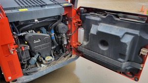 Minicargadora Kubota SSV75 2023-Potente tractor diésel de 74HP y cargadora frontal con bomba hidráulica para aplicaciones de servicio pesado - Product Image 4