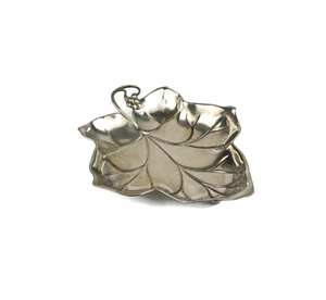 Plat en forme de feuille en métal argenté poli plaqué pour hôtel à la maison pour servir des aliments Design de luxe de table de qualité attrayante - Product Image 1