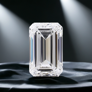 Diamants en vrac de forme émeraude de 2,01 carats, couleur H, clarté améliorée, certifiés IGI, cultivés en laboratoire en Inde, VS1, pour la fabrication de colliers - Product Image 1