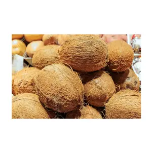 सस्ते ताजा परिपक्व नारियल है एक ताज़ा गर्मियों में पीने के लिए सस्ते कीमत 99 सोने से डेटा
