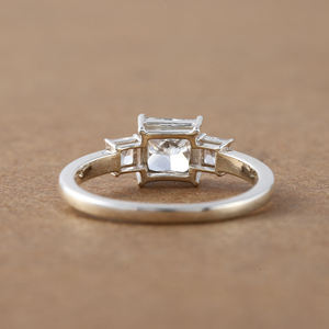 2,50 TCW Princess Cut Lab Grown Diamond Three Stone Setting Anillo de compromiso de platino lujoso Anillo de regalo para mujeres IGI - Product Image 4