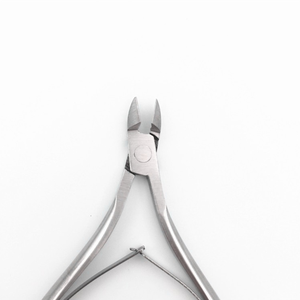 Vente en gros de coupe-ongles en acier inoxydable de qualité chirurgicale Outil de pédicure Coupe-peaux mortes Pince à cuticules pour ongles - Product Image 4