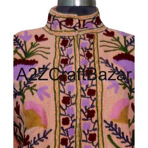 เสื้อแจ็คเก็ตบอมเบอร์ผ้าฝ้ายถักลายซูซานีทำมือจากอินเดีย ระบายอากาศได้ดี เป็นมิตรกับสิ่งแวดล้อม สำหรับผู้หญิง ปักลายดอกไม้สไตล์วินเทจ แต่งระบายแบบควิลท์ - Product Image 3