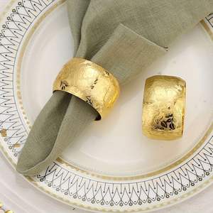 Ensemble de porte-serviettes en métal doré minimaliste de qualité supérieure, texture martelée, pour réceptions de mariage élégantes, restaurants et décoration intérieure - Product Image 3