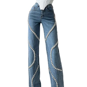 Jean large bleu taille haute pour femme avec chaîne de perles et strass, coupe ample, style streetwear - Product Image 1
