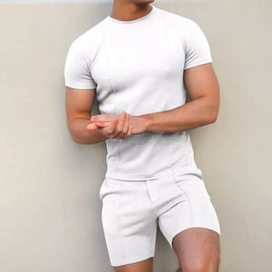 Ensembles de jogging athlétiques respirants avec logo imprimé en coton personnalisé pour hommes avec motif solide Survêtements d'été décontractés - Product Image 2