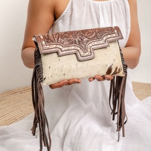 Cartera de mano de cuero mecanizada a la moda, bolso de mano de cuero tallado, carteras de cuero con estilo únicas para mujer - Product Image 2