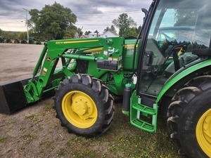 Tractor Agrícola John Deere 5075E 2023 con Motor de 75HP y Caja de Cambios - Product Image 4