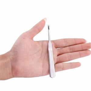 Pousse-cuticules simple face en acier inoxydable pour manucure et soins personnels - Product Image 4