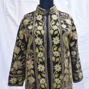 Chaqueta Acolchada Kantha Bordada Suzani Hecha a Mano al por Mayor para Mujer, Talla Única Regular, Otoño/Invierno, Lona Ecológica - Product Image 1