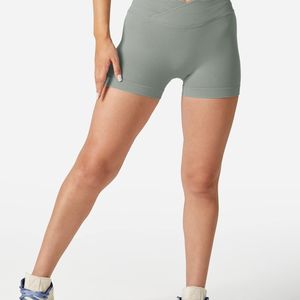 Shorts de Yoga de Alto Rendimiento con Rayas de Carreras, Cintura Alta, Aerodinámicos, con Efecto Scrunch, de Nailon y Elastano, Inspirados en la Velocidad, para Entrenamiento - Product Image 4