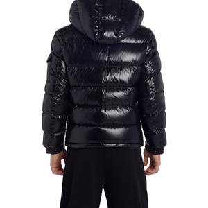 Chaqueta Acolchada Negra con Acabado de Espejo para Hombre, Abrigo de Invierno con Brillo Extremo, Capucha Desmontable, Chaqueta Acolchada de Lujo Urbano de Alta Calidad - Product Image 5