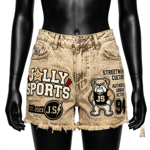 Shorts de mezclilla beige para hombre, estilo urbano, con lavado ácido, de algodón grueso, desgastados, con dobladillo sin rematar y logo de chenilla. Shorts de mezclilla para mujer con lavado ácido. - Product Image 1