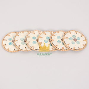 ชุดถาดรองแก้วเคลือบด้วยหวายทำมือลายดอกไม้สำหรับโรงแรมและร้านอาหาร - Product Image 1