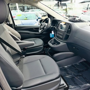 B_enzs M_etrris-Class Passenger 2023 en Alta Demanda - Product Image 2