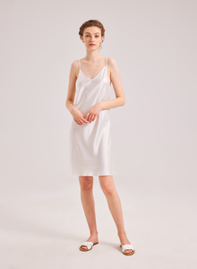 Mini-robe décontractée en satin de soie avec sangle ample Style chic et confortable - Product Image 5