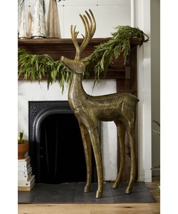 Juego de 2 de decoración navideña y Diwali de Reno de bronce | Figuritas modernas de ciervo de pie y sentado de metal para manto de vacaciones - Product Image 2
