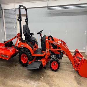 Tracteur compact d'occasion Kubota BX2380 avec tondeuse et chargeur frontal, haute qualité, livraison rapide et qualité supérieure garantie - Product Image 1