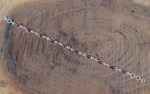 กำไลข้อมือแกะสลักสีแดงเข้มของแท้ลายลูกแพร์ทรงหลังเบี้ยแบบมินิมอลทำมือโซ่เชื่อมอย่างดีของขวัญสำหรับแฟนสาว - Product Image 2