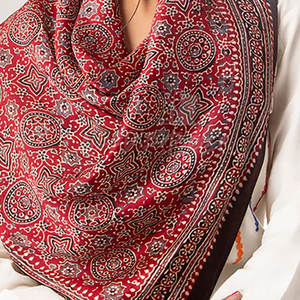 Pañuelo Ajrak con Patrones Tradicionales Bordados en Tela de Algodón, Pañuelo Ajrak Perfecto para Uso Diario - Product Image 1