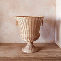 Tendance chaude piédestal rond tressé moderne Vases en rotin faits à la main urne en rotin décorative pour la maison et piédestal OEM acceptable au Vietnam