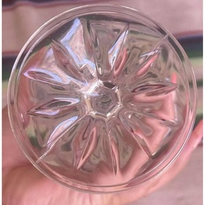 Juego Vintage de dos copas de vino de cristal con tallas decorativas en forma de hoja, regalo de inauguración de la casa - Product Image 5