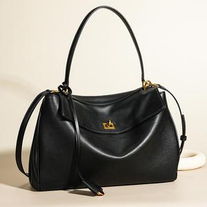 <span class=keywords><strong>Borsa</strong></span> a Spalla in Pelle Bovina di Prima Qualità, Elegante <span class=keywords><strong>Borsa</strong></span> Rossa Vino, Minimalista <span class=keywords><strong>Borsa</strong></span> Hobo con Chiusura Dorata per Vendita all'Ingrosso - Product Image 2