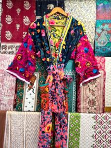 เสื้อคลุมกิโมโนยาวปักลายดอกไม้สวยงามเสื้อคลุมสไตล์โบฮีเมียนสำหรับผู้หญิงเสื้อคลุมกิโมโนสวมฤดูหนาว - Product Image 3