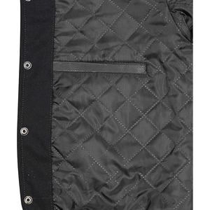 Chaqueta universitaria de estilo urbano para hombre con parches gráficos llamativos y chaqueta universitaria sostenible con cremallera frontal para hombre - Product Image 5