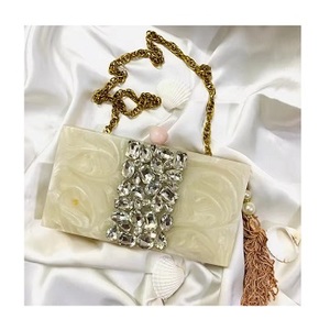 กระเป๋าคลัทช์ทำจากเรซินสำหรับผู้หญิงมีสายรัดประดับด้วยลูกปัดสำหรับงานแต่งงานในโอกาสพิเศษส่งออกจากอินเดีย - Product Image 6