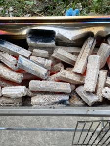 Duradero aserrín de madera dura y bambú respetuoso con el medio ambiente hecho a máquina barbacoa briqueta de carbón de forma larga de combustión larga para parrillas de restaurante - Product Image 2