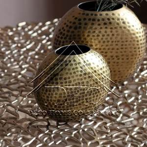 Vase à fleurs en aluminium au design moderne martelé de taille personnalisée avec finition en laiton pour la décoration intérieure Vase en métal de table - Product Image 2