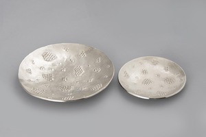 Plateau rond en aluminium coulé Nickel Design uni Outils décoratifs pour la salade Plateau de service en métal - Product Image 2