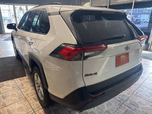 Toyota RAV4 Blanco 2021 en Perfecto Estado - Product Image 4