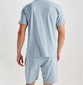 Ensemble de jogging deux pièces personnalisé pour homme en coton respirant, avec t-shirt et short assorti imprimé par transfert thermique – Collection été - Product Image 2