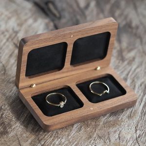 LAURA MARIAGE NATUREL FAIT MAIN BOÎTE À ANNEAUX EN BOIS MASSIF Mariage en bois de noyer Petit porte-bague unique Gravure - Product Image 5