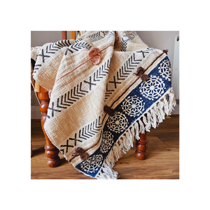 ผ้าห่มขนนุ่มเนื้อหนา ขนาด 60x80 นิ้ว ผลิตจากเส้นใยเชนิลล์คุณภาพพรีเมียม ผลิตในอินเดีย สำหรับผู้ซื้อที่ต้องการความหรูหราและอบอุ่นในฤดูหนาว - Product Image 2